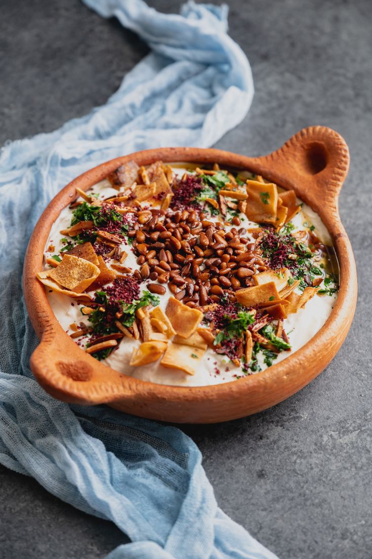 Hummos fatteh with almonds and ghee